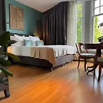 Decor Canal House