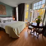 Decor Canal House